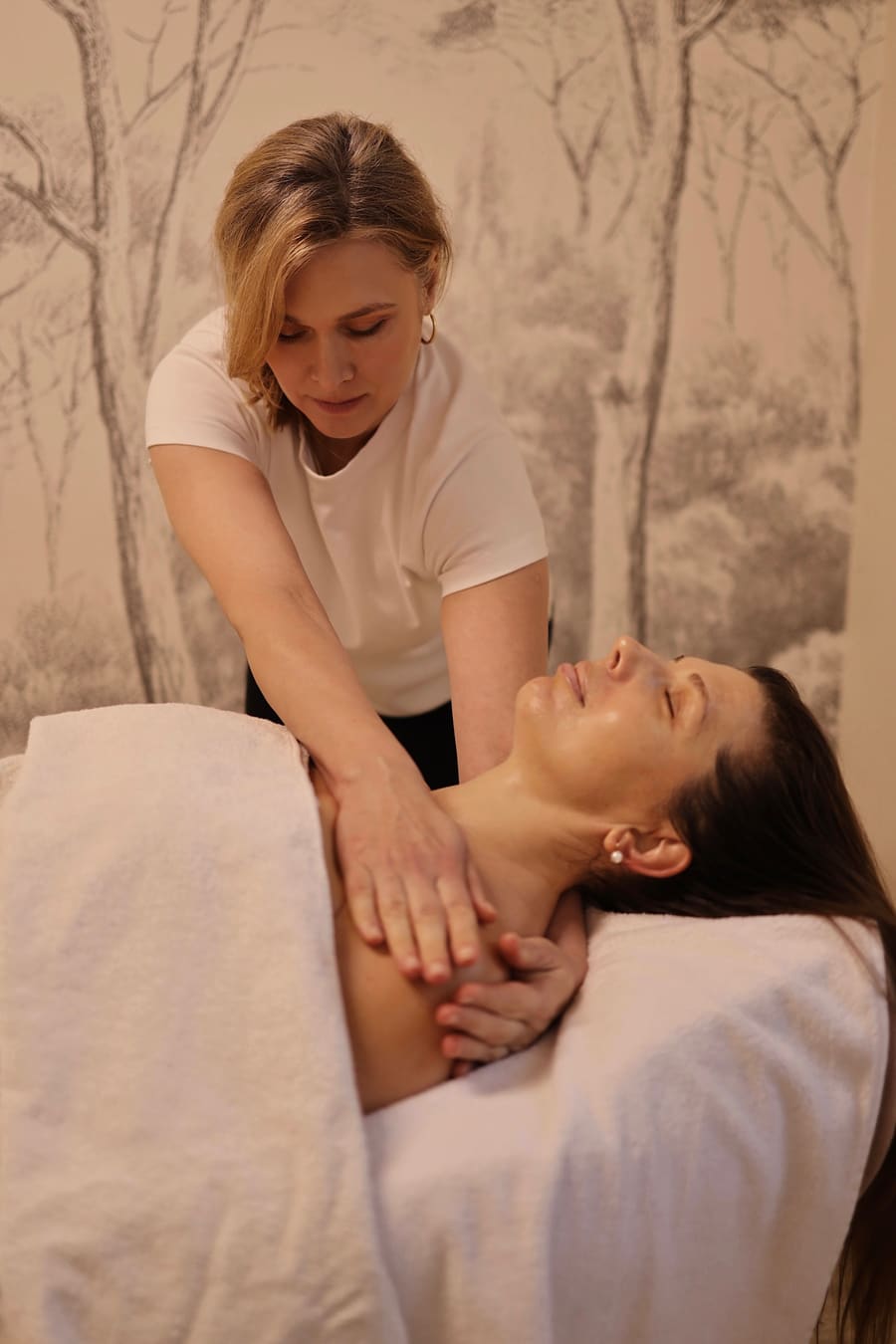 Face lifting massage before and after comparison